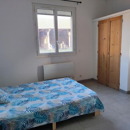 Appartement Dans Partie De Mas En Camargue Arles Luaran gambar