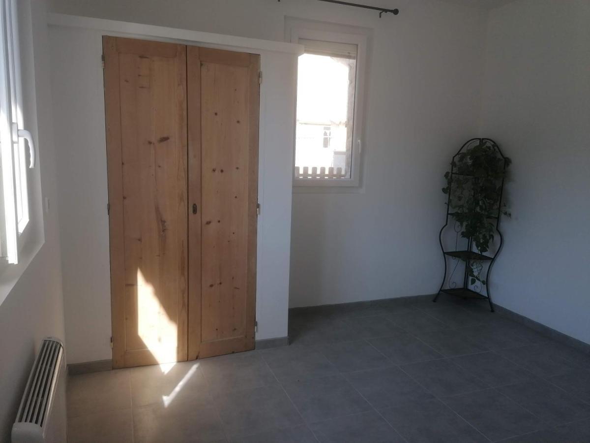 Appartement Dans Partie De Mas En Camargue Arles Luaran gambar